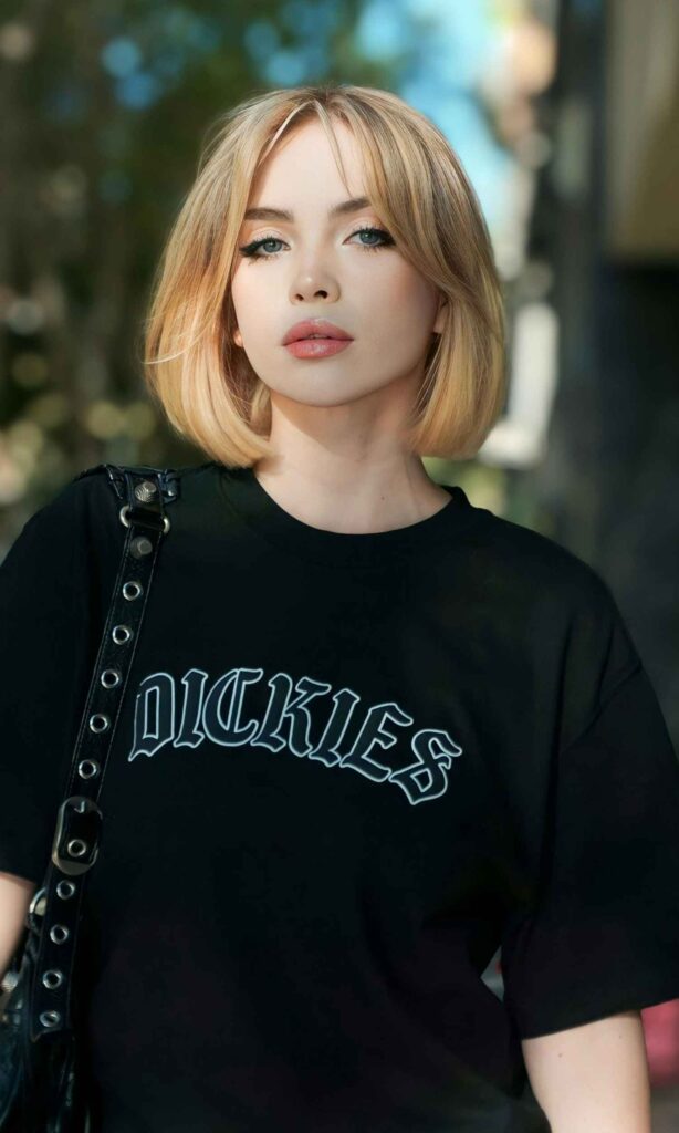 The bob is a timeless haircut that never goes out of style. It’s versatile, easy to maintain, and suits almost every face shape. Whether you're running errands or attending a parent teacher meeting, this cut will keep you looking chic.