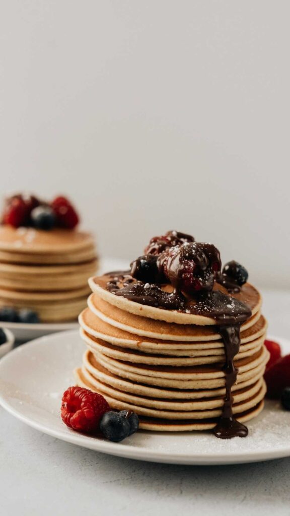 Healthy breakfast ideas for beauty lovers – quick, delicious, and glowing skin-friendly meals! Perfect for busy women, college girls, brides, and teachers. High-protein smoothie bowls, avocado toast, overnight oats, and chia pudding for energy and beauty. Easy recipes for weight loss, clear skin, and a fresh morning start.