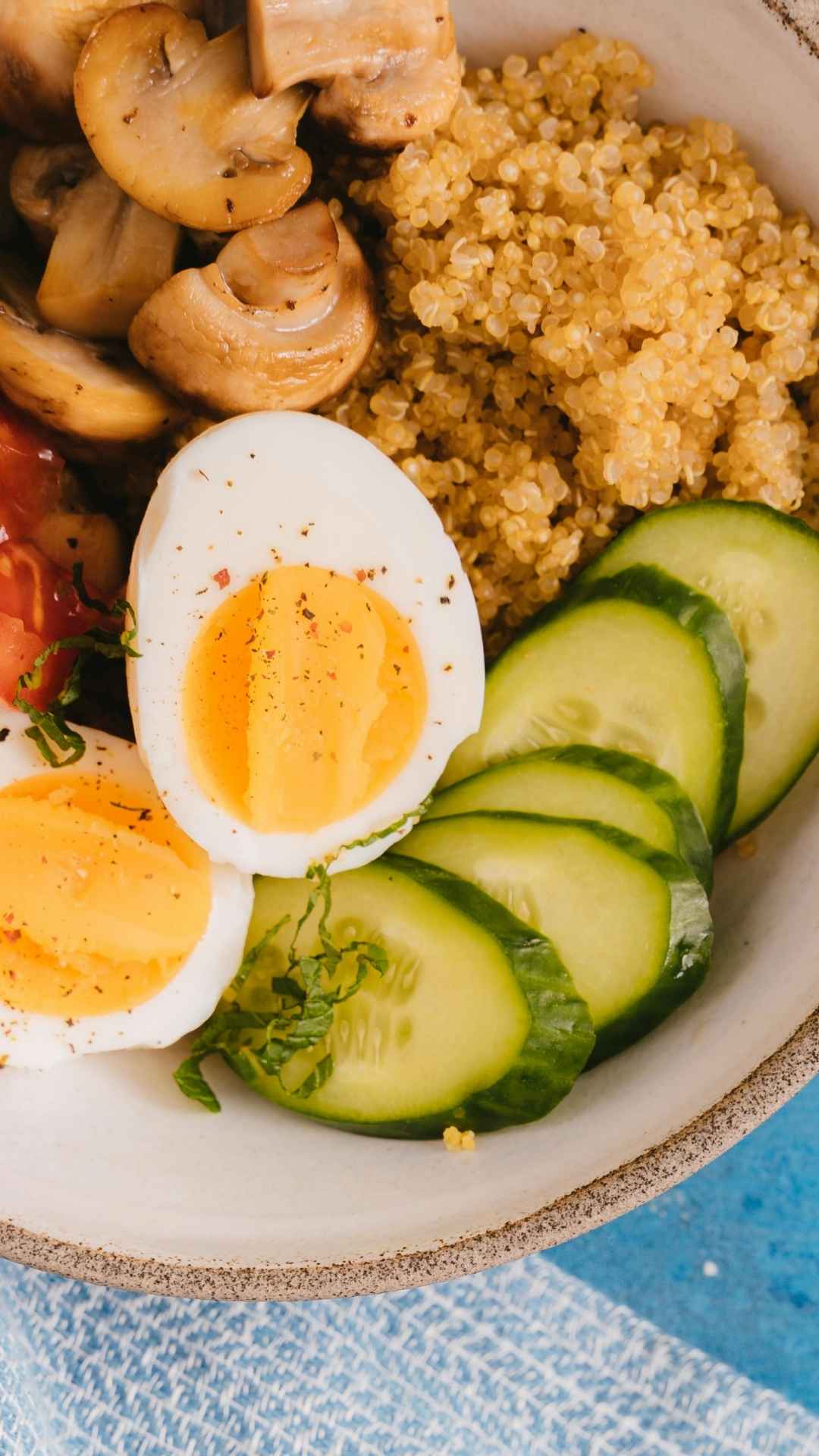 Healthy breakfast ideas for beauty lovers – quick, delicious, and glowing skin-friendly meals! Perfect for busy women, college girls, brides, and teachers. High-protein smoothie bowls, avocado toast, overnight oats, and chia pudding for energy and beauty. Easy recipes for weight loss, clear skin, and a fresh morning start.