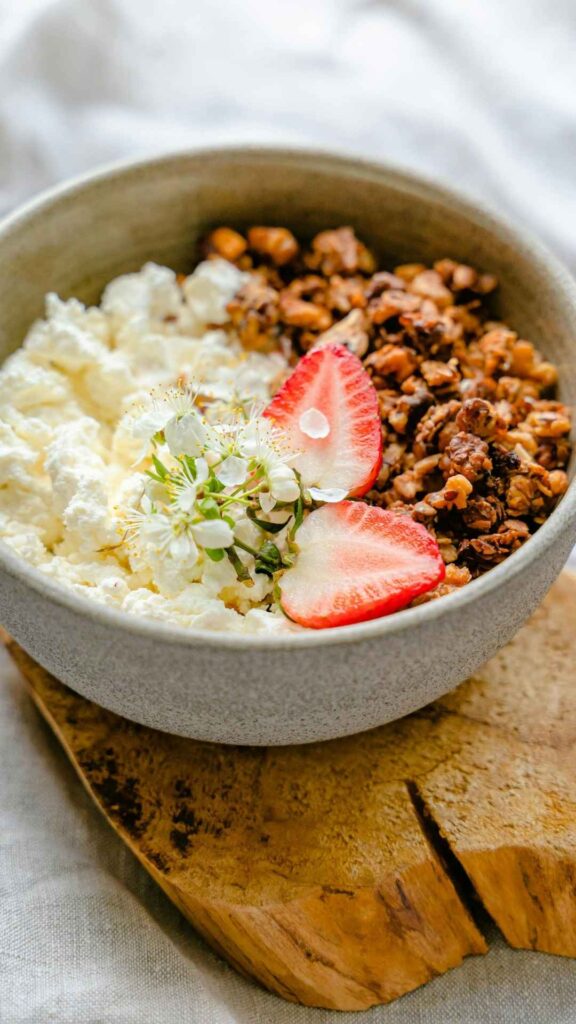 Healthy breakfast ideas for beauty lovers – quick, delicious, and glowing skin-friendly meals! Perfect for busy women, college girls, brides, and teachers. High-protein smoothie bowls, avocado toast, overnight oats, and chia pudding for energy and beauty. Easy recipes for weight loss, clear skin, and a fresh morning start.